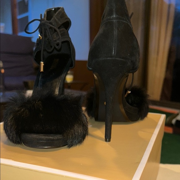 Elegant Black Fur-Trimmed Heels - Picture 1 of 7